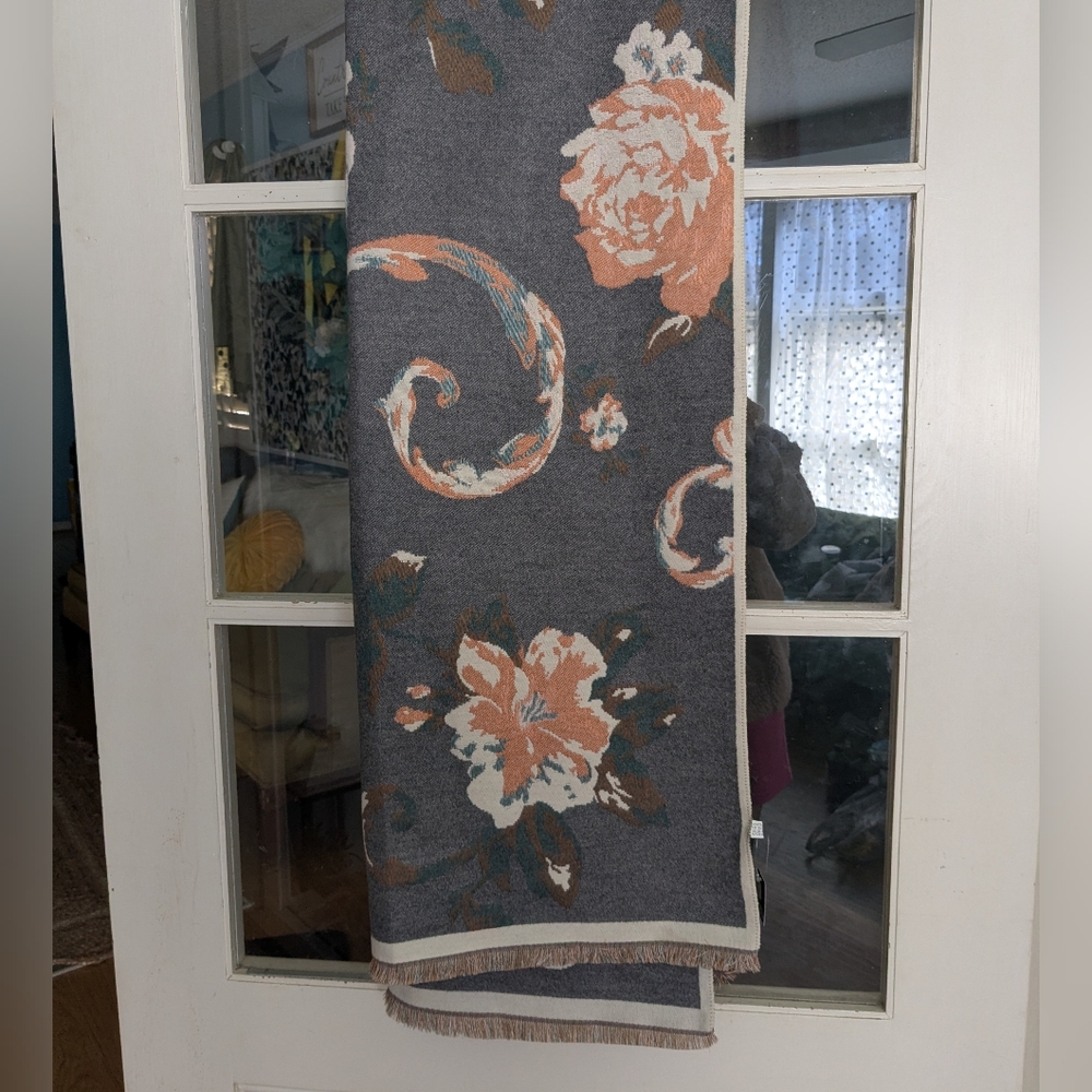 NWT Victoria Leland Floral Blanket Scarf Gray And Peach